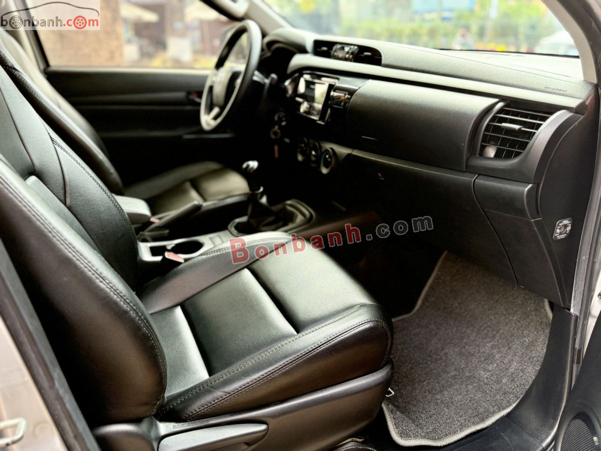 Bán ô tô Toyota Hilux 2.4L 4x2 MT - 2020 - xe cũ