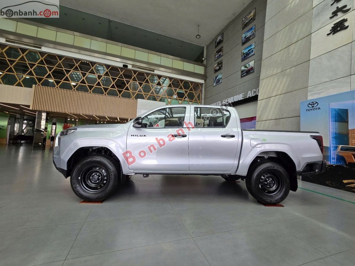 Bán ô tô Toyota Hilux Standard 2.8L 4x2 MT - 2026 - xe mới