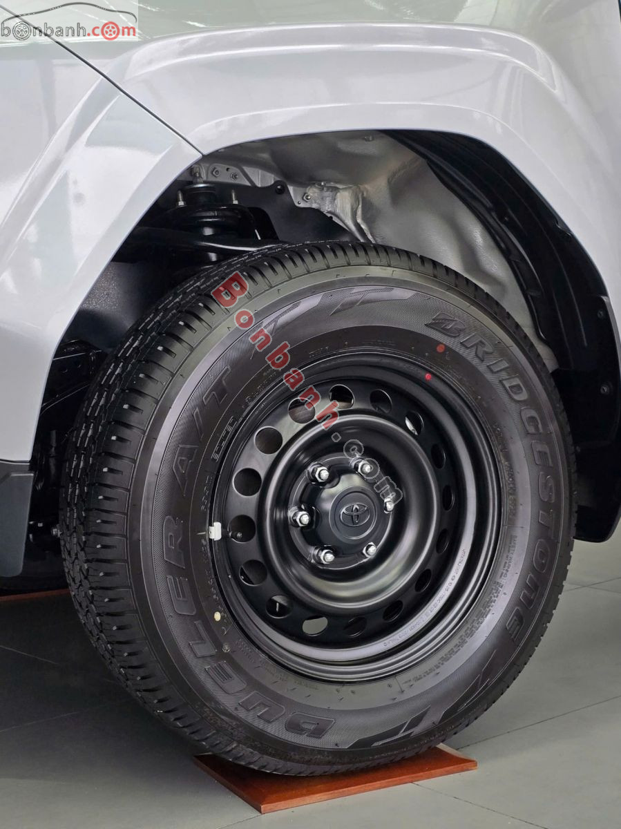 Bán ô tô Toyota Hilux Standard 2.8L 4x2 MT - 2026 - xe mới