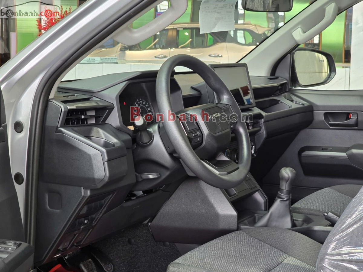 Bán ô tô Toyota Hilux Standard 2.8L 4x2 MT - 2026 - xe mới