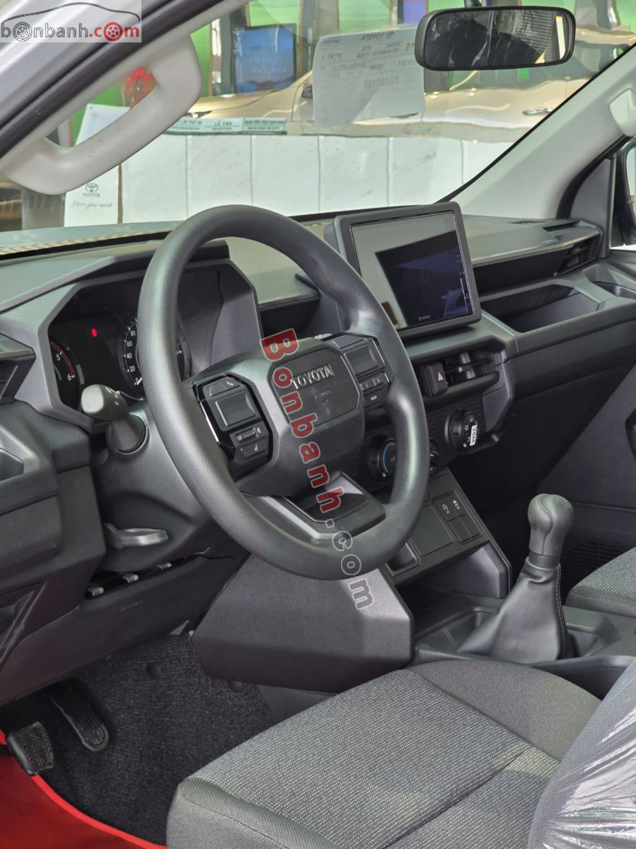 Bán ô tô Toyota Hilux Standard 2.8L 4x2 MT - 2026 - xe mới