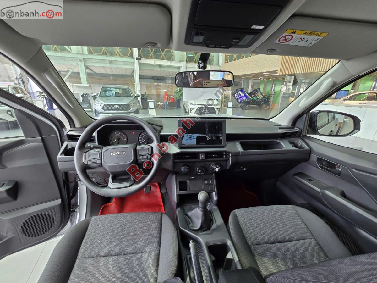 Bán ô tô Toyota Hilux Standard 2.8L 4x2 MT - 2026 - xe mới