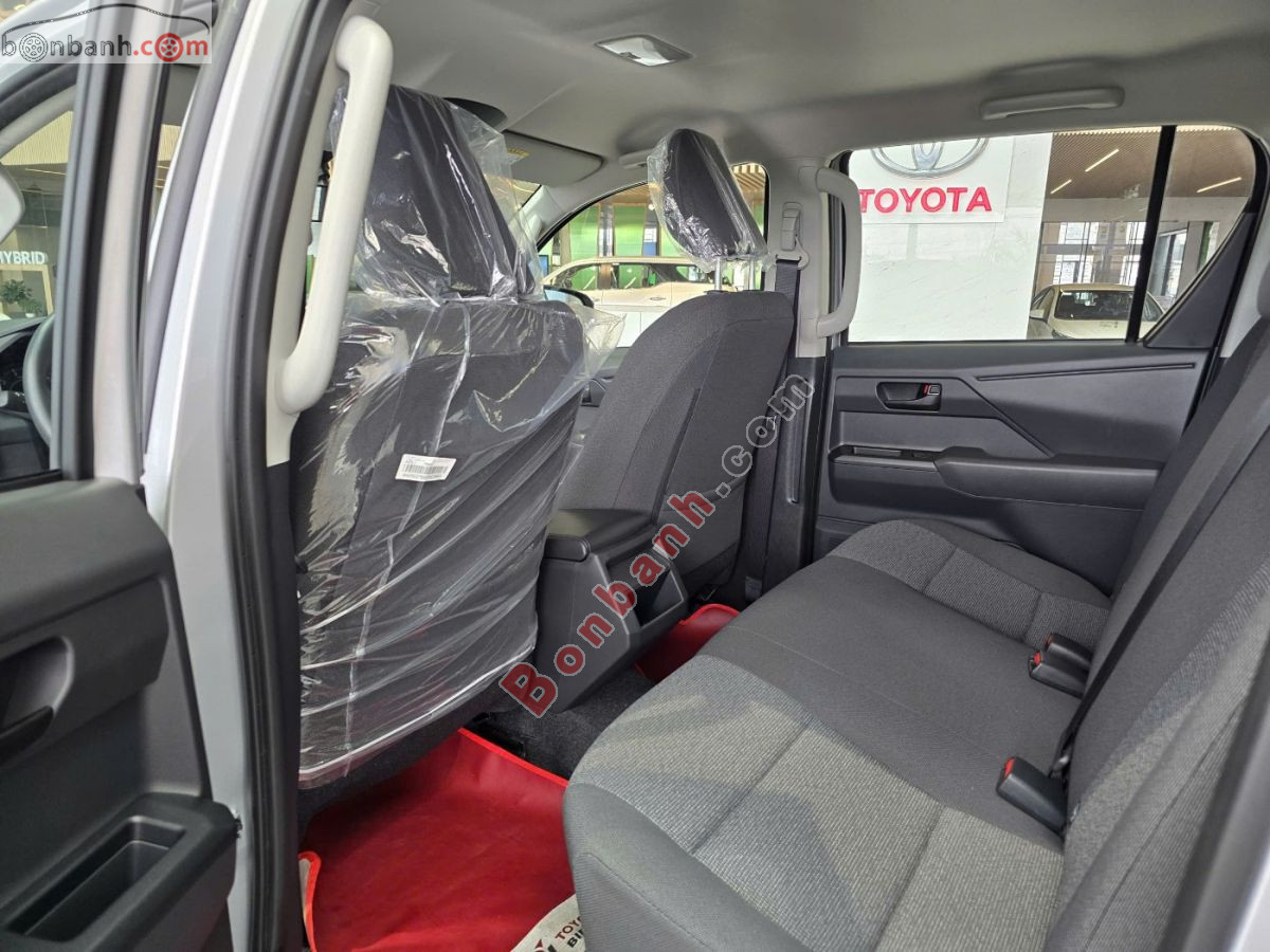 Bán ô tô Toyota Hilux Standard 2.8L 4x2 MT - 2026 - xe mới