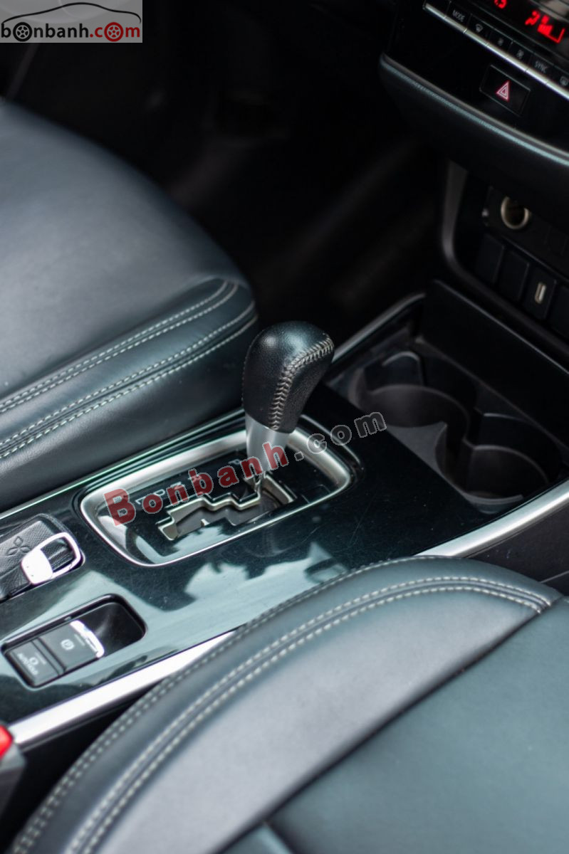 Bán ô tô Mitsubishi Outlander 2.0 CVT - 2021 - xe cũ