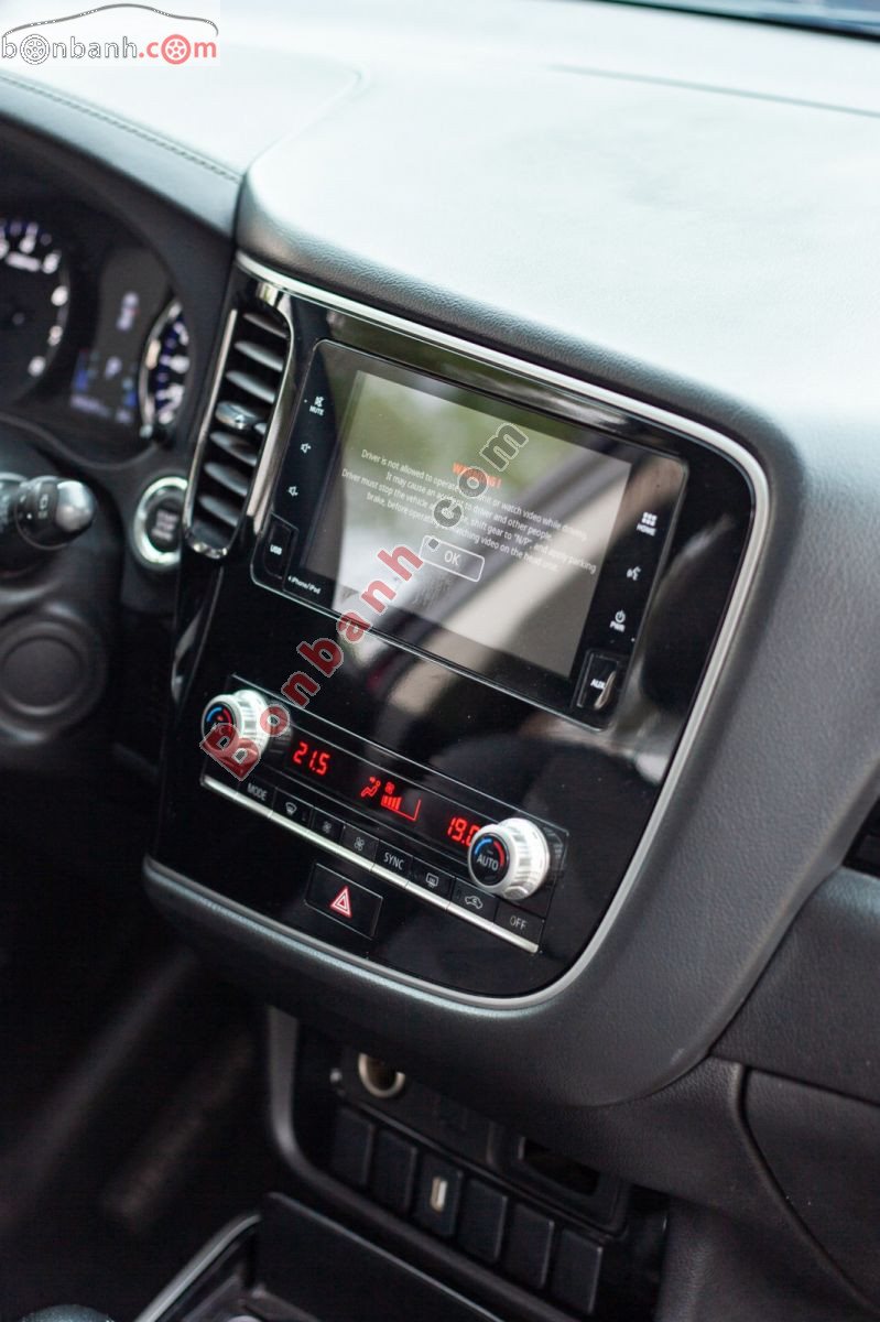 Bán ô tô Mitsubishi Outlander 2.0 CVT - 2021 - xe cũ