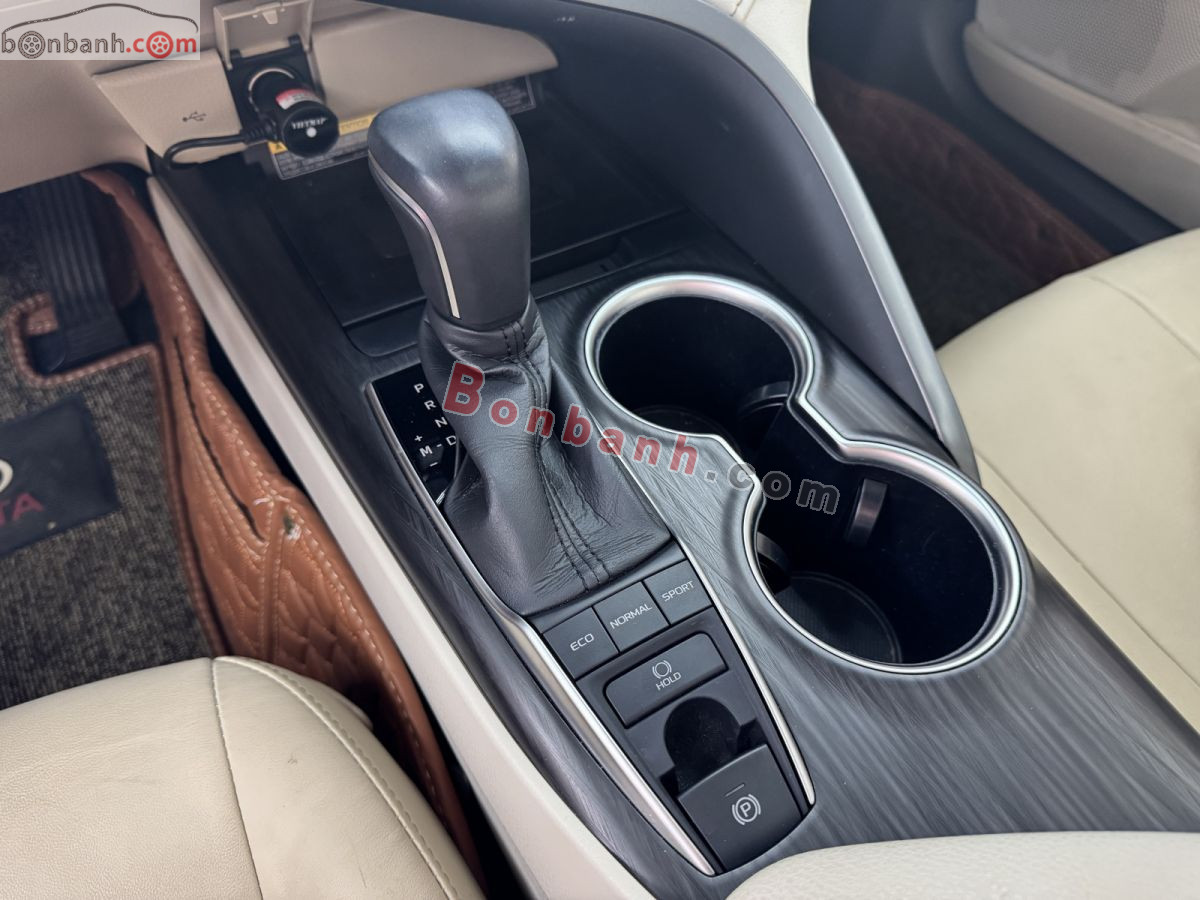 Bán ô tô Toyota Camry 2.0Q - 2022 - xe cũ