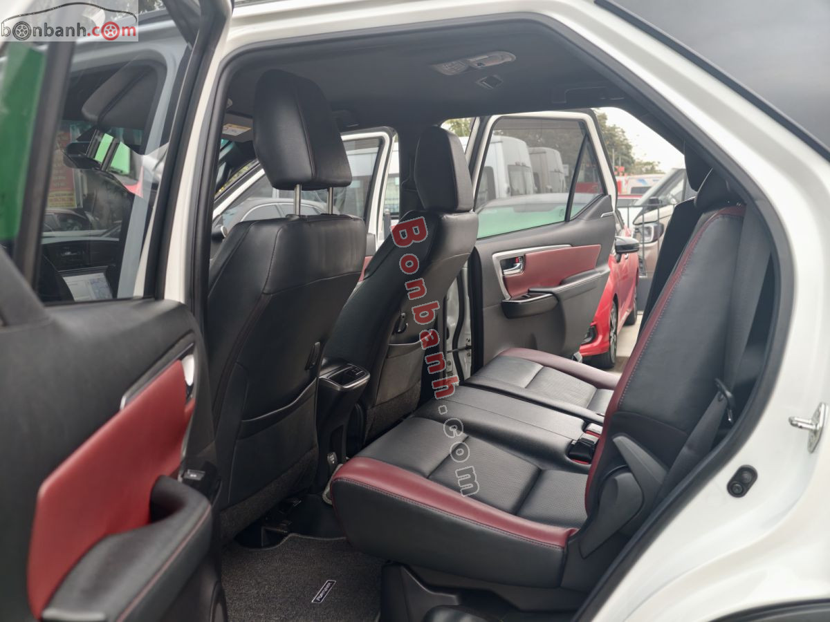 Bán ô tô Toyota Fortuner Legender 2.4L 4x2 AT - 2022 - xe cũ