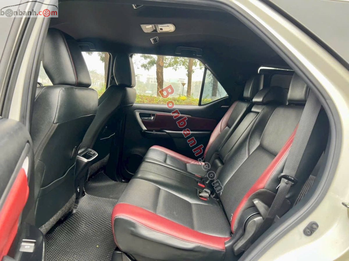 Bán ô tô Toyota Fortuner 2.4G 4x2 AT Legender - 2021 - xe cũ