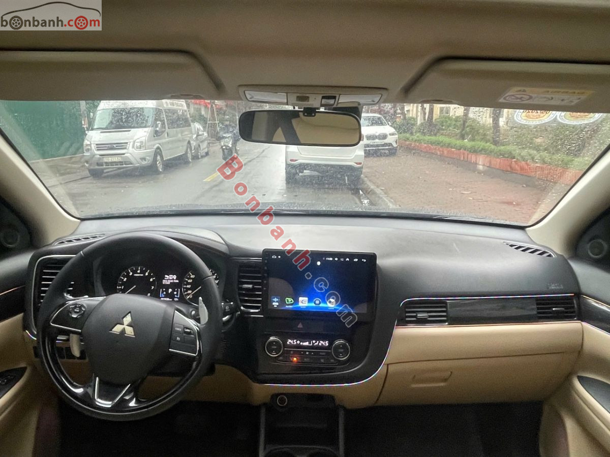 Bán ô tô Mitsubishi Outlander 2.0 CVT - 2016 - xe cũ