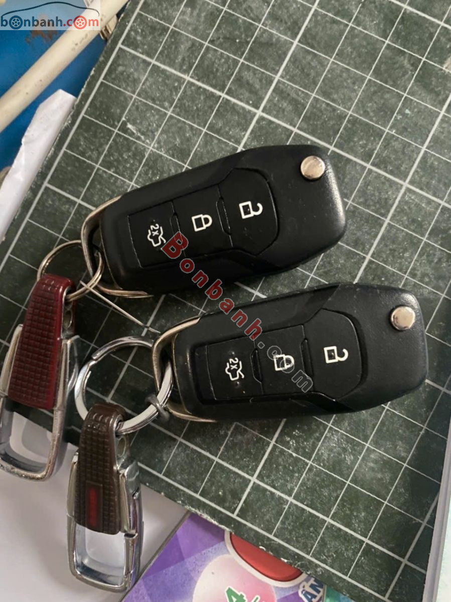 Bán ô tô Ford Everest Titanium 2.2L 4x2 AT - 2016 - xe cũ