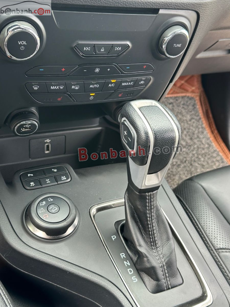 Bán ô tô Ford Everest Titanium 2.0L 4x4 AT - 2018 - xe cũ