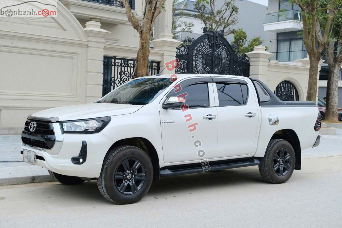 Bán ô tô Toyota Hilux 2.4L 4x2 AT - 2021 - xe cũ