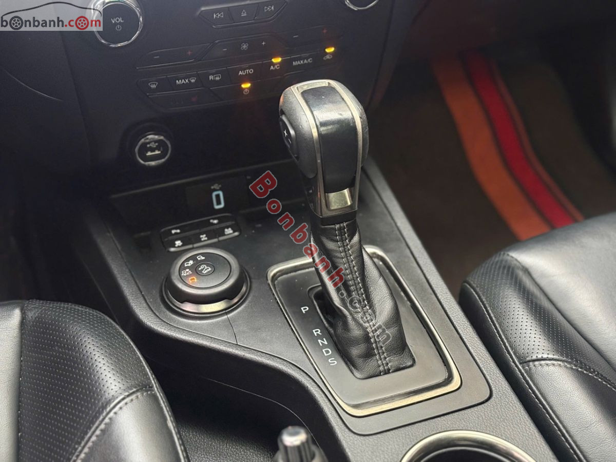 Bán ô tô Ford Everest Titanium 2.0L 4x4 AT - 2019 - xe cũ