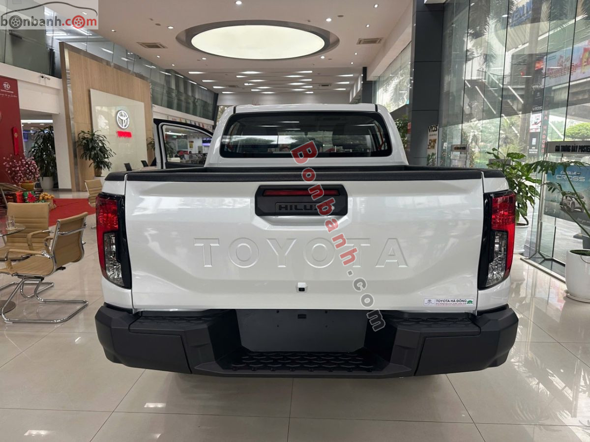 Bán ô tô Toyota Hilux Standard 2.8L 4x2 MT - 2026 - xe mới