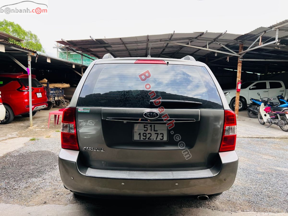 Bán ô tô Kia Carnival 2.7 MT - 2010 - xe cũ