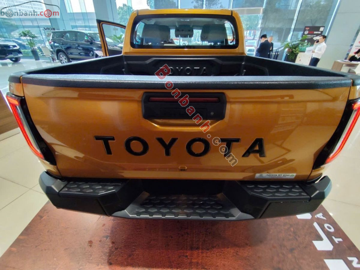 Bán ô tô Toyota Hilux Pro 2.8L 4x2 AT - 2026 - xe mới