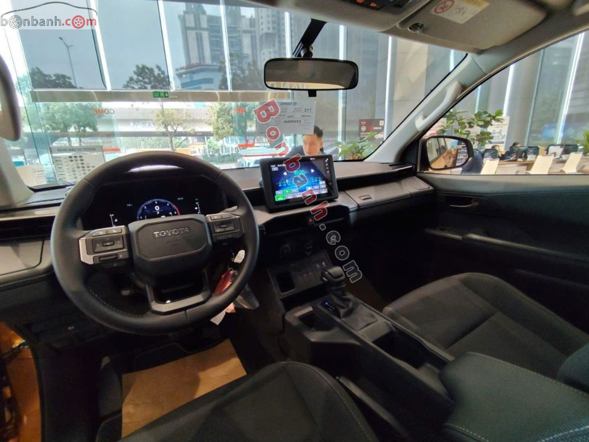 Bán ô tô Toyota Hilux Pro 2.8L 4x2 AT - 2026 - xe mới