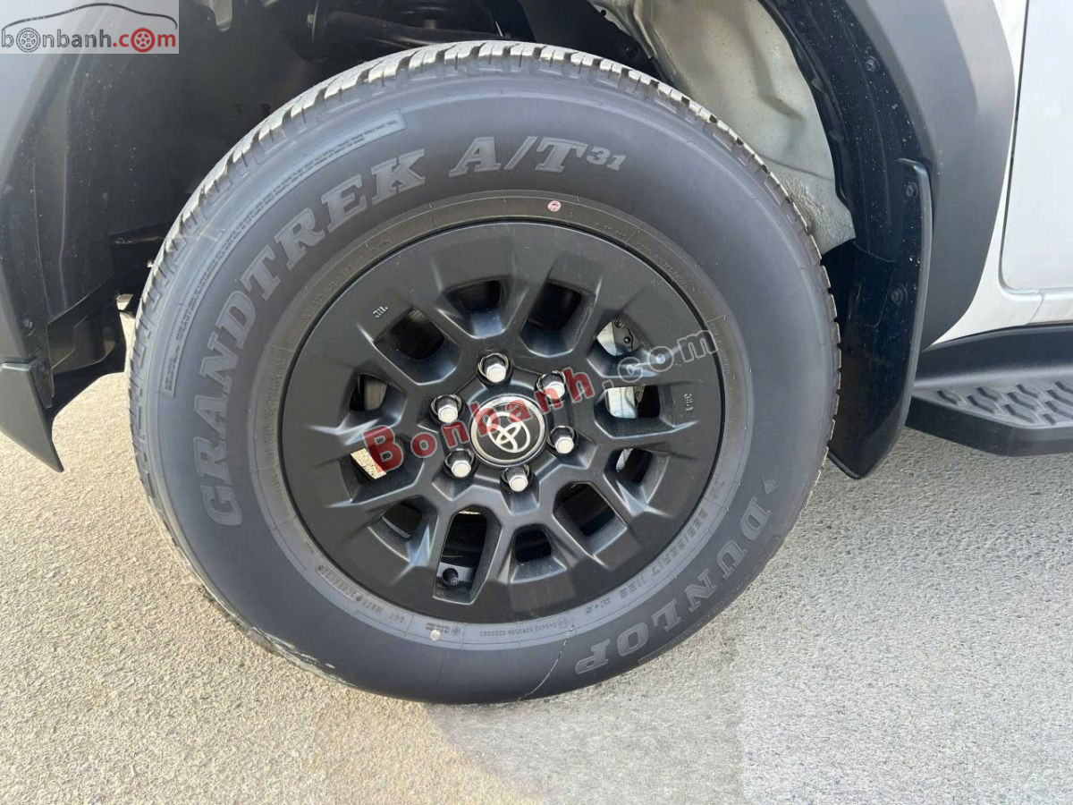 Bán ô tô Toyota Hilux Pro 2.8L 4x2 AT - 2026 - xe mới