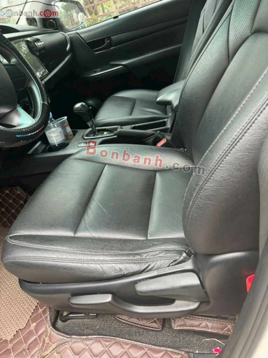 Bán ô tô Toyota Hilux 2.4E 4x2 AT - 2018 - xe cũ