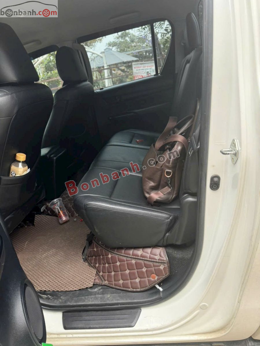 Bán ô tô Toyota Hilux 2.4E 4x2 AT - 2018 - xe cũ