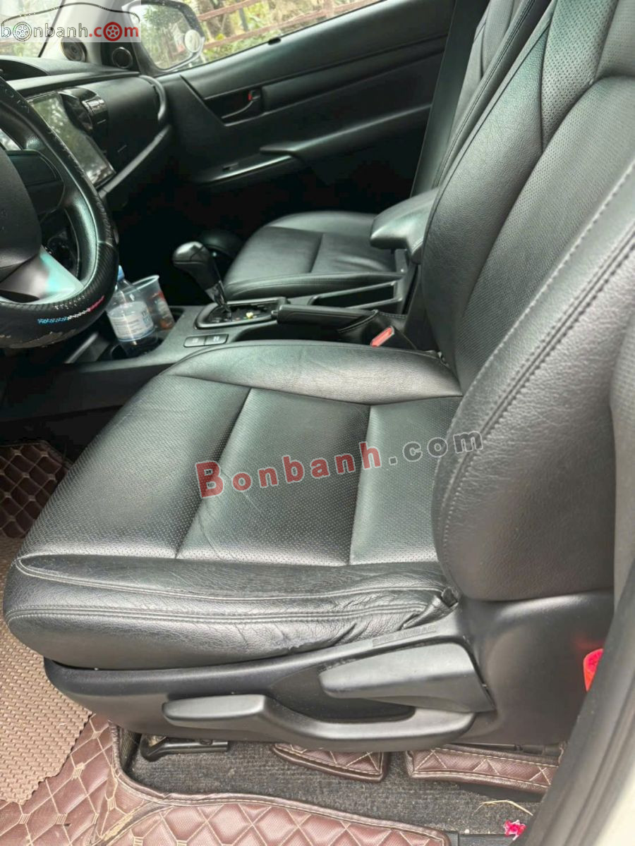 Bán ô tô Toyota Hilux 2.4E 4x2 AT - 2018 - xe cũ