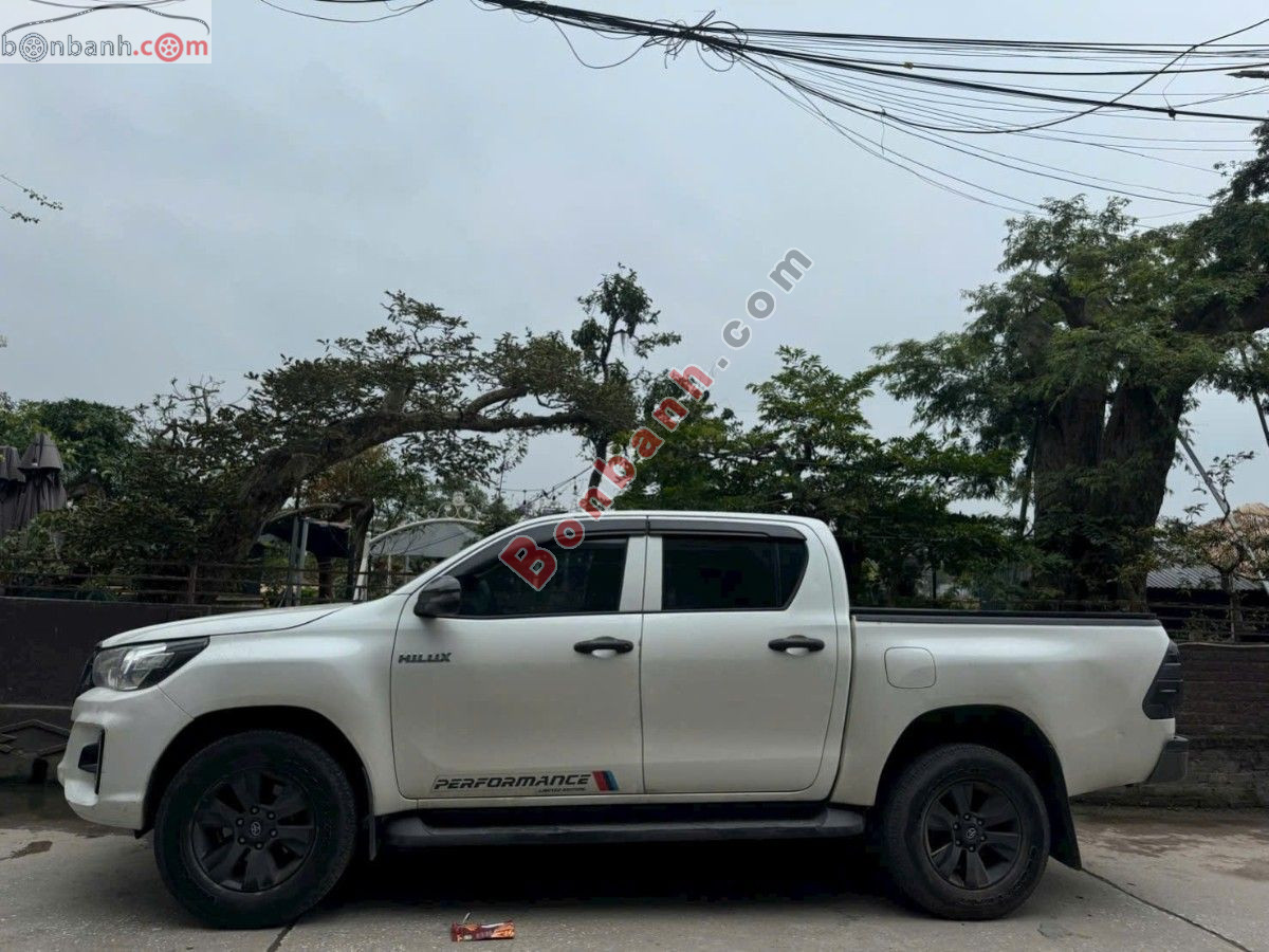 Bán ô tô Toyota Hilux 2.4E 4x2 AT - 2018 - xe cũ