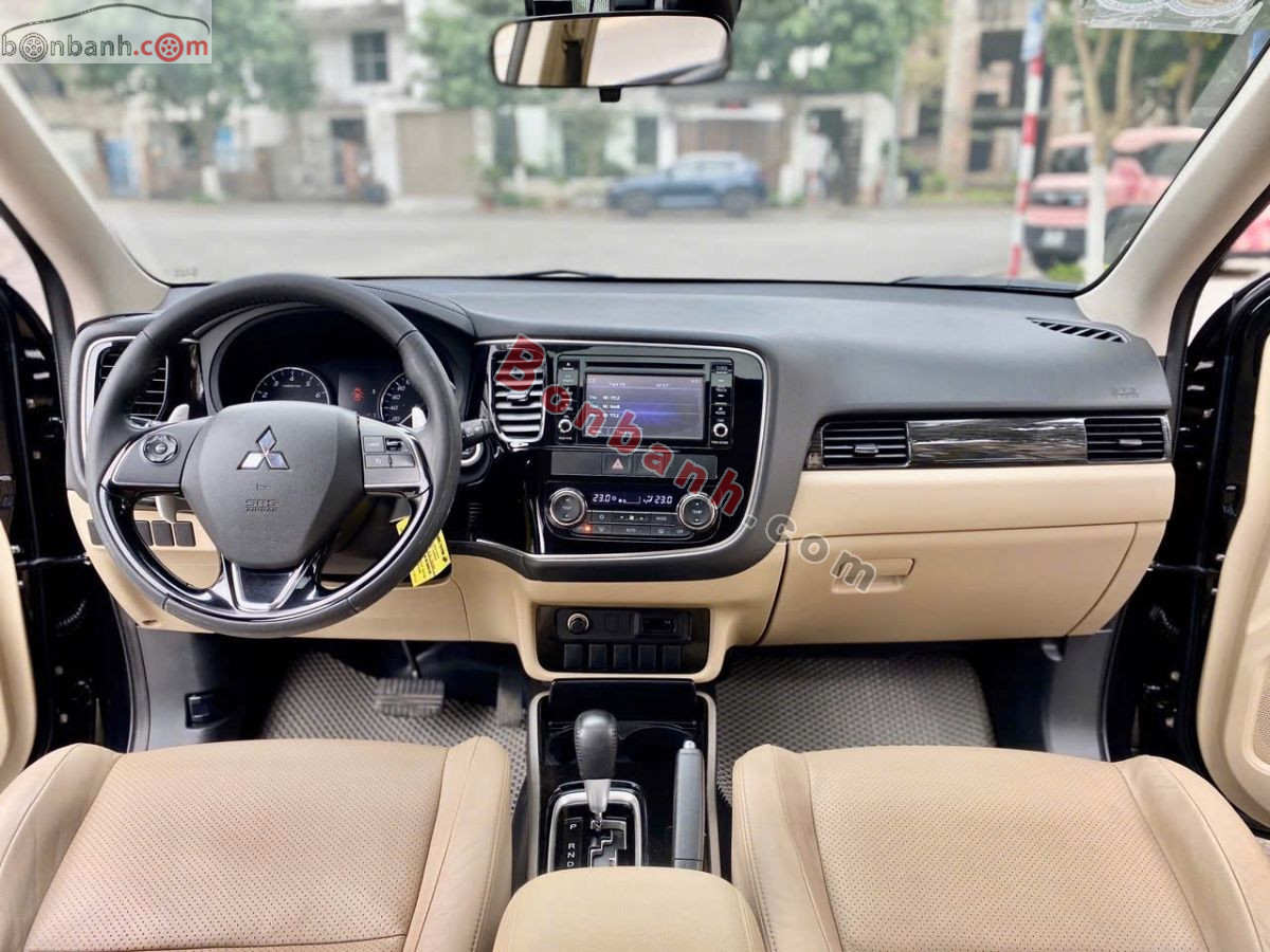Bán ô tô Mitsubishi Outlander 2.0 CVT Premium - 2017 - xe cũ