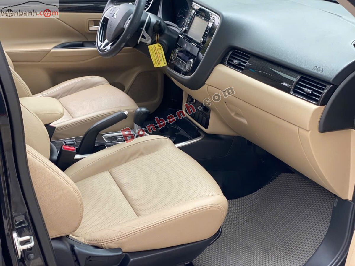 Bán ô tô Mitsubishi Outlander 2.0 CVT Premium - 2017 - xe cũ