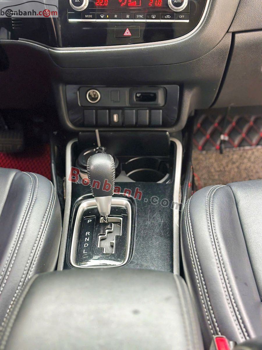 Bán ô tô Mitsubishi Outlander 2.0 CVT - 2020 - xe cũ