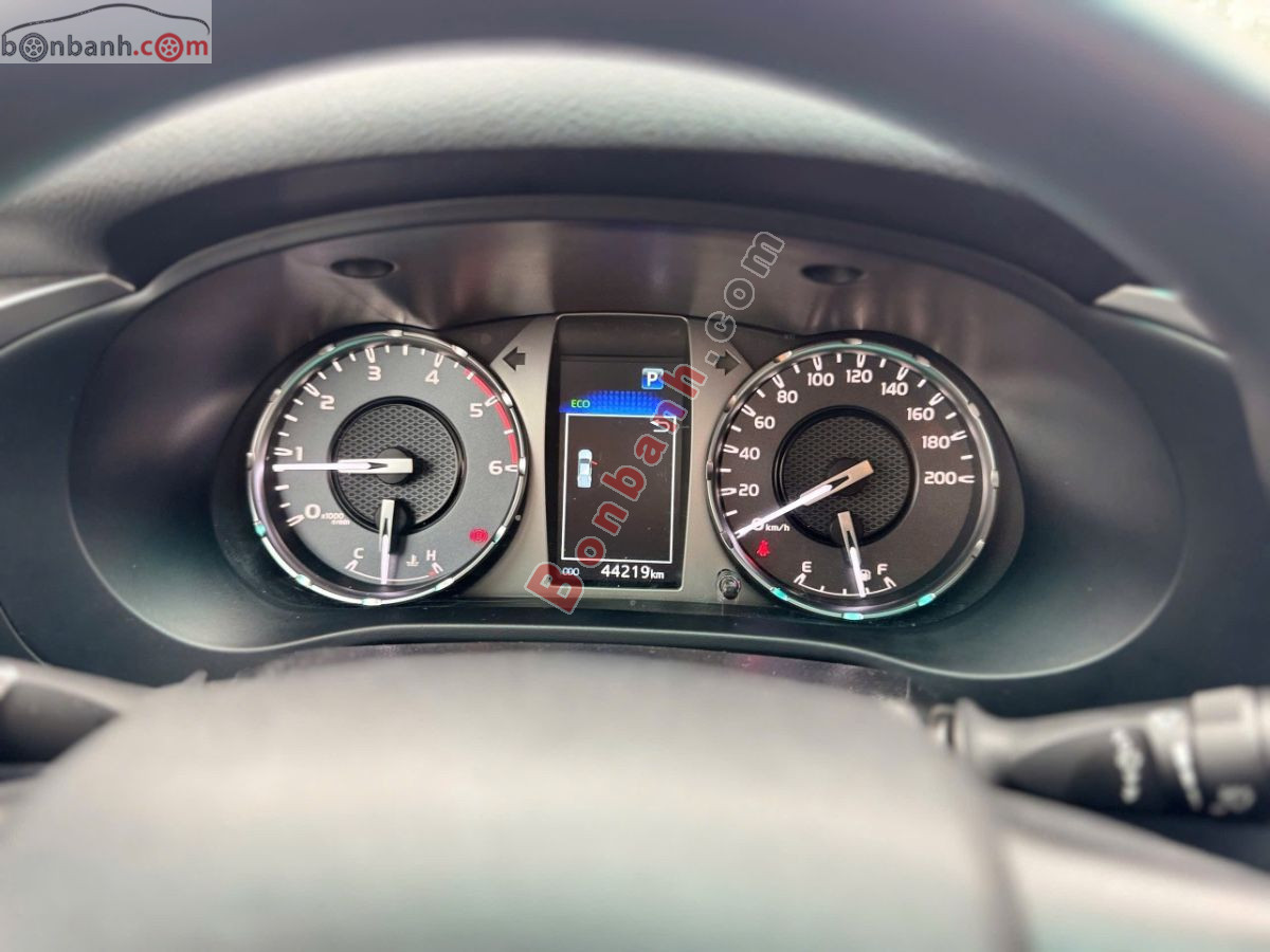 Bán ô tô Toyota Hilux 2.4L 4x2 AT - 2024 - xe cũ