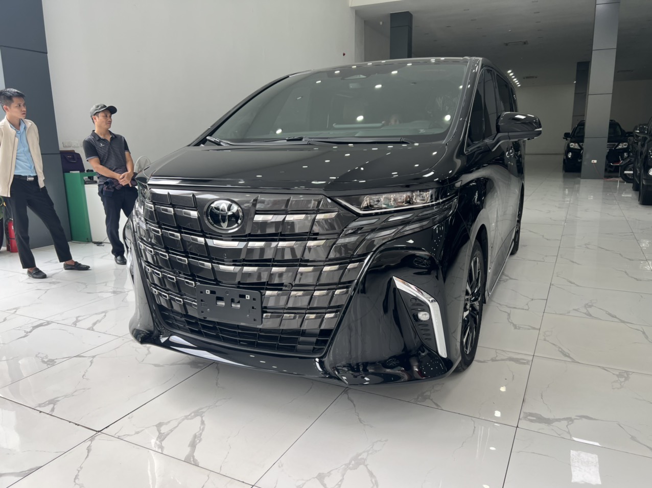 Alphard HEV Sản Xuất Năm 2026 Màu Đen NT Nâu bác nào cần lấy ngay thì qua em nhé