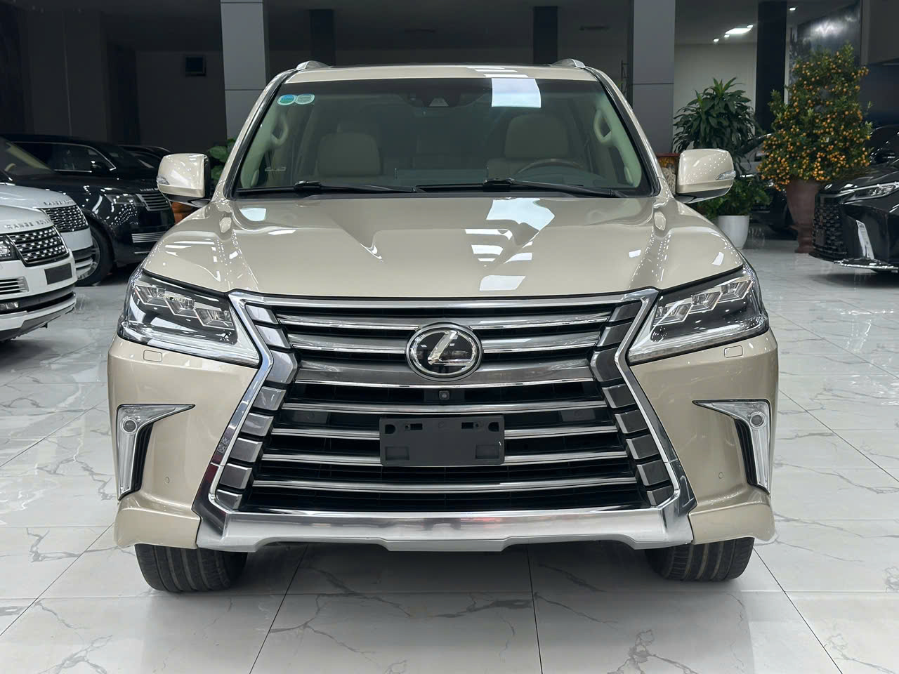 Bán Lexus LX 570 năm 2019, màu vàng, bản nhập Mỹ