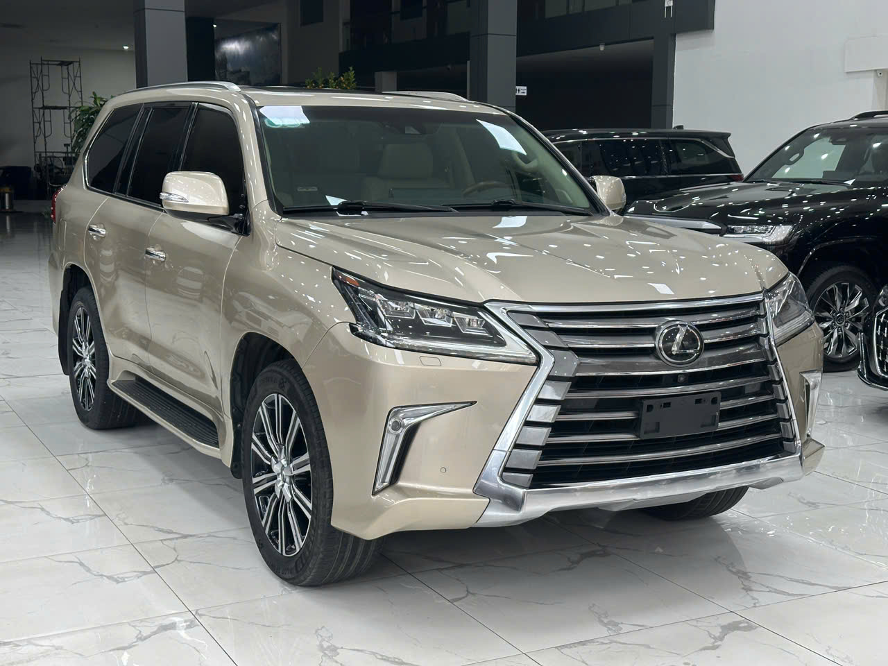 Bán Lexus LX 570 năm 2019, màu vàng, bản nhập Mỹ