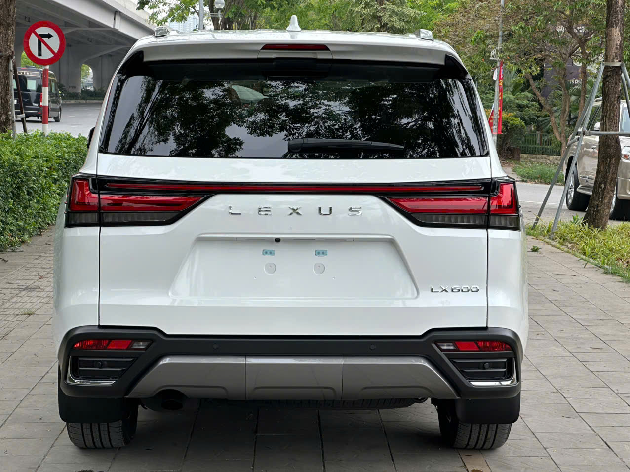 Bán xe Lexus LX 600 VIP mới 100% Model  2026, màu trắng, nhập khẩu