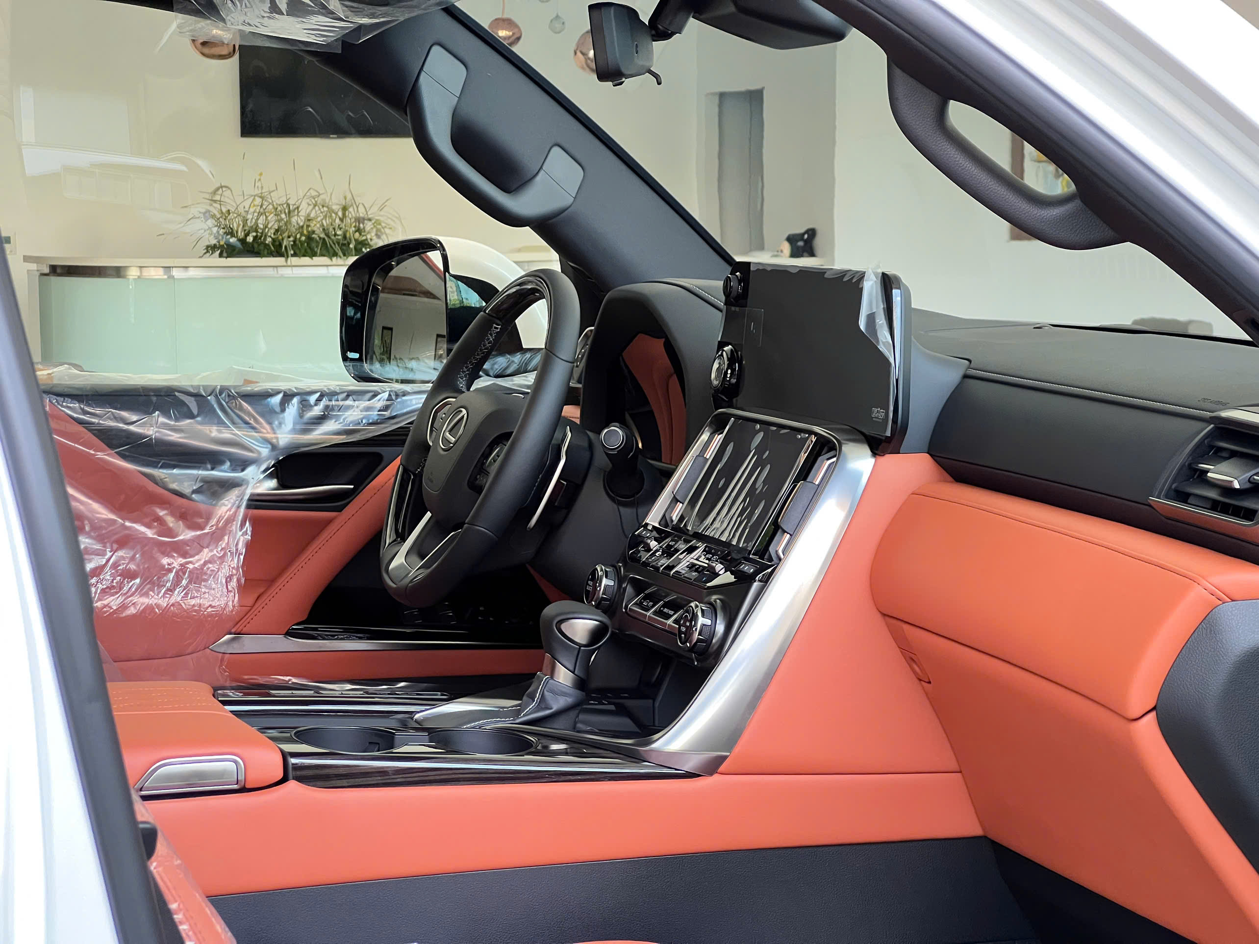 Bán xe Lexus LX 600 VIP mới 100% Model  2026, màu trắng, nhập khẩu