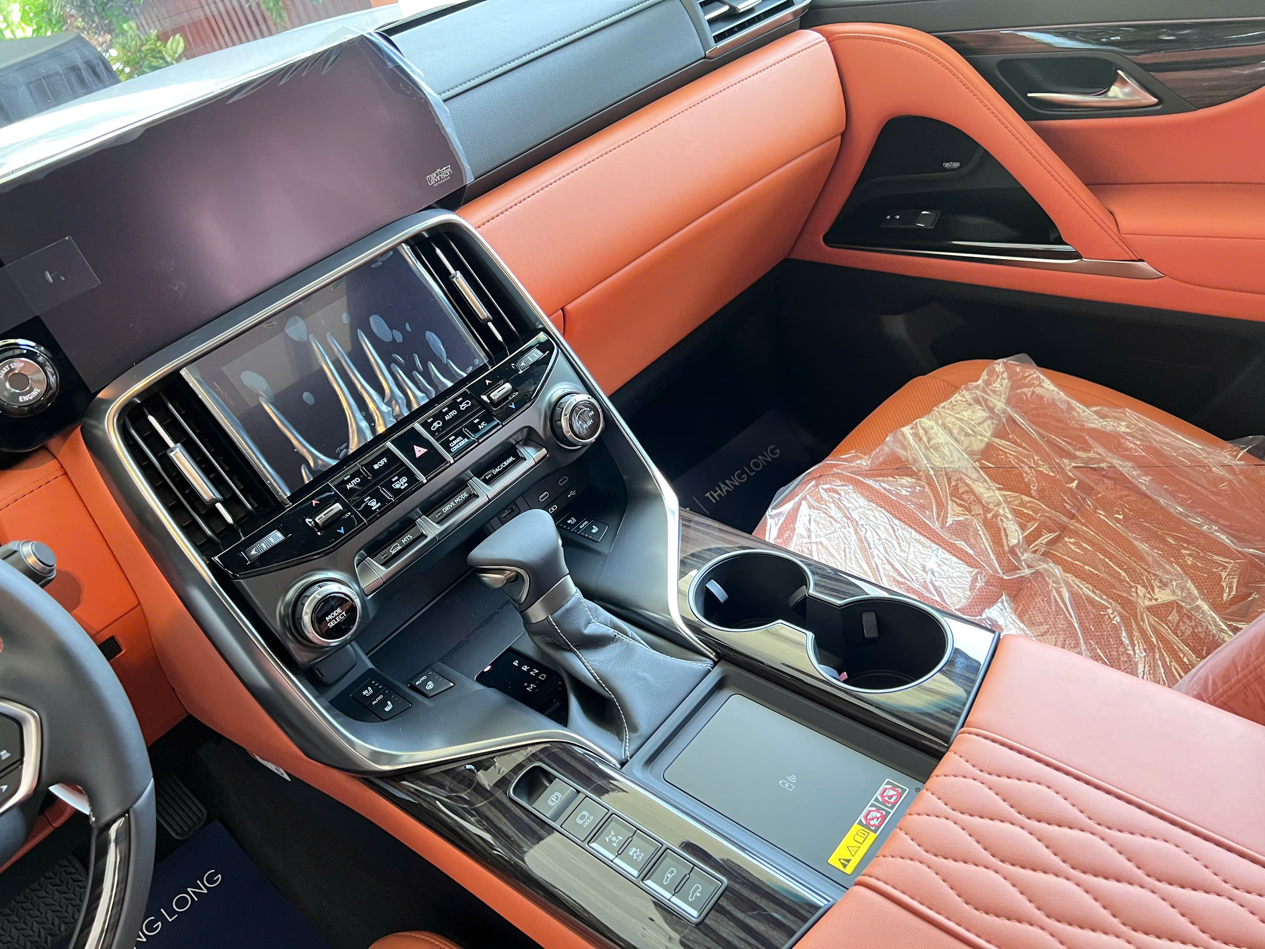 Bán xe Lexus LX 600 VIP mới 100% Model  2026, màu trắng, nhập khẩu