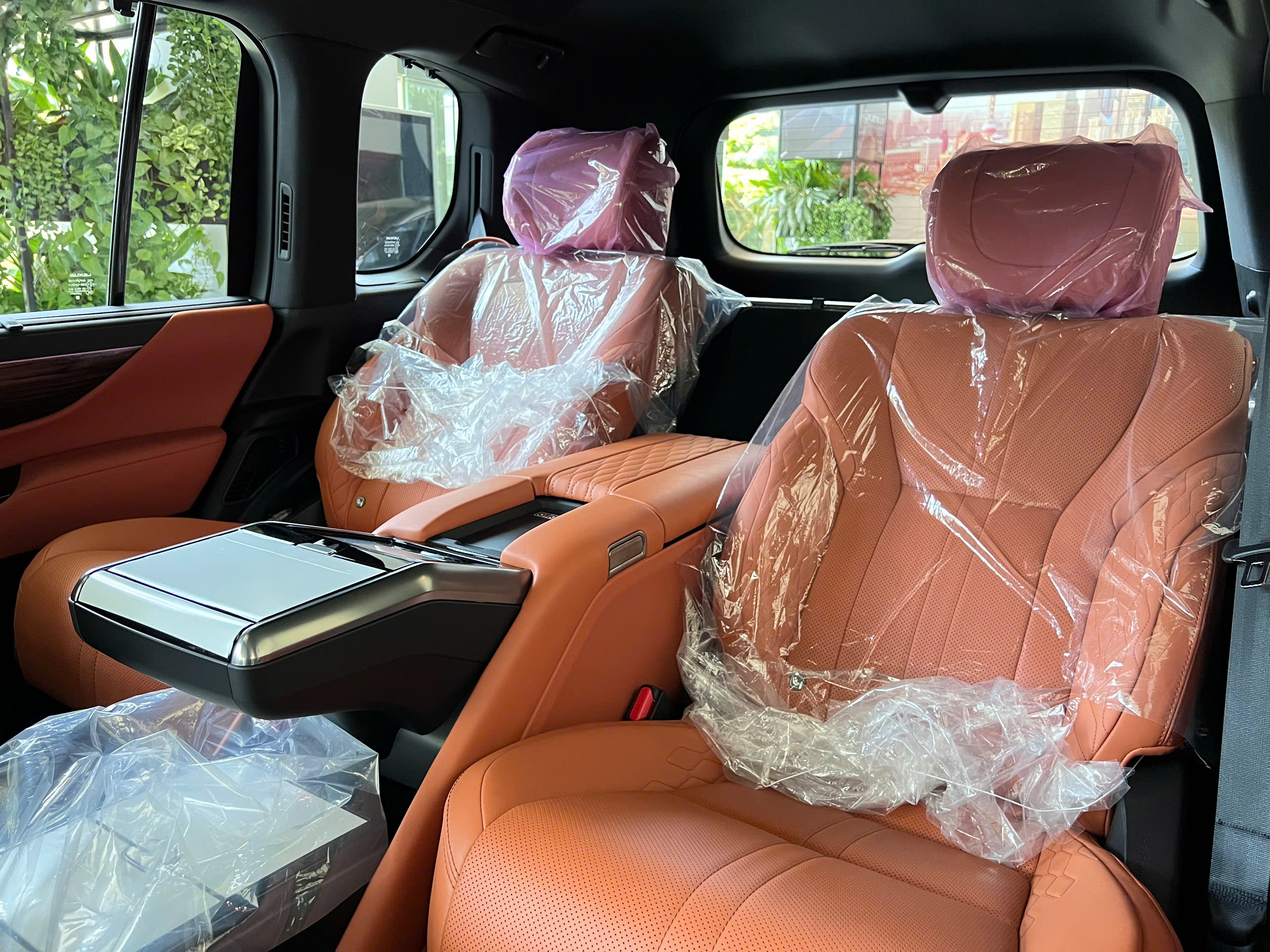 Bán xe Lexus LX 600 VIP mới 100% Model  2026, màu trắng, nhập khẩu