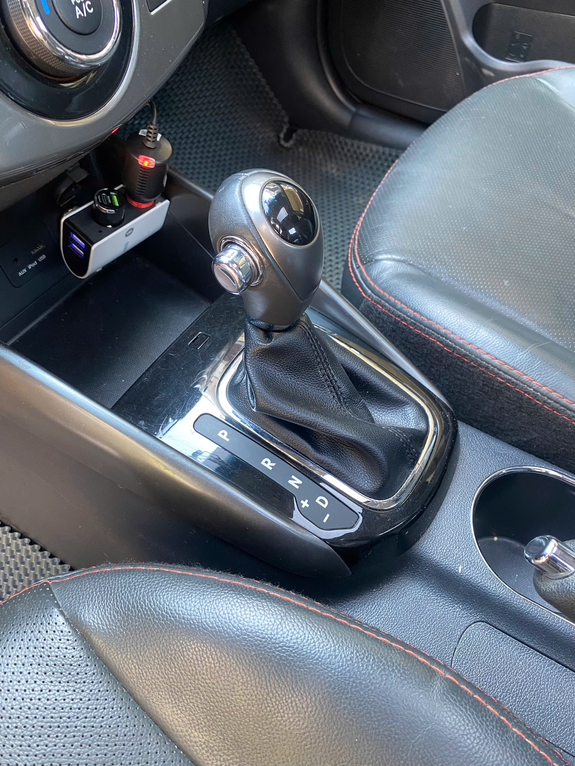 Xe 5 chổ ngồi hạng C, số tự động Kia Forte S 2013