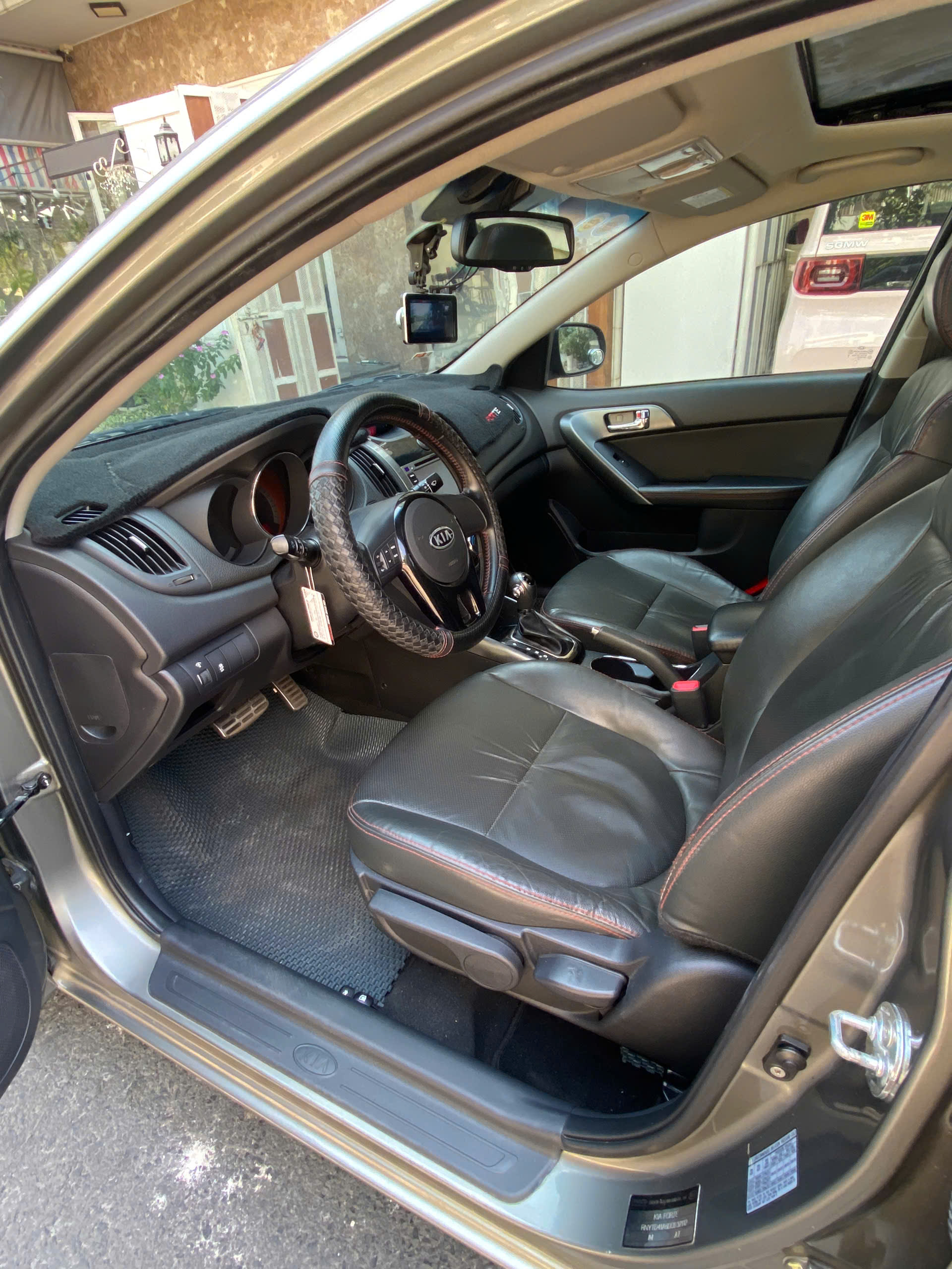 Xe 5 chổ ngồi hạng C, số tự động Kia Forte S 2013