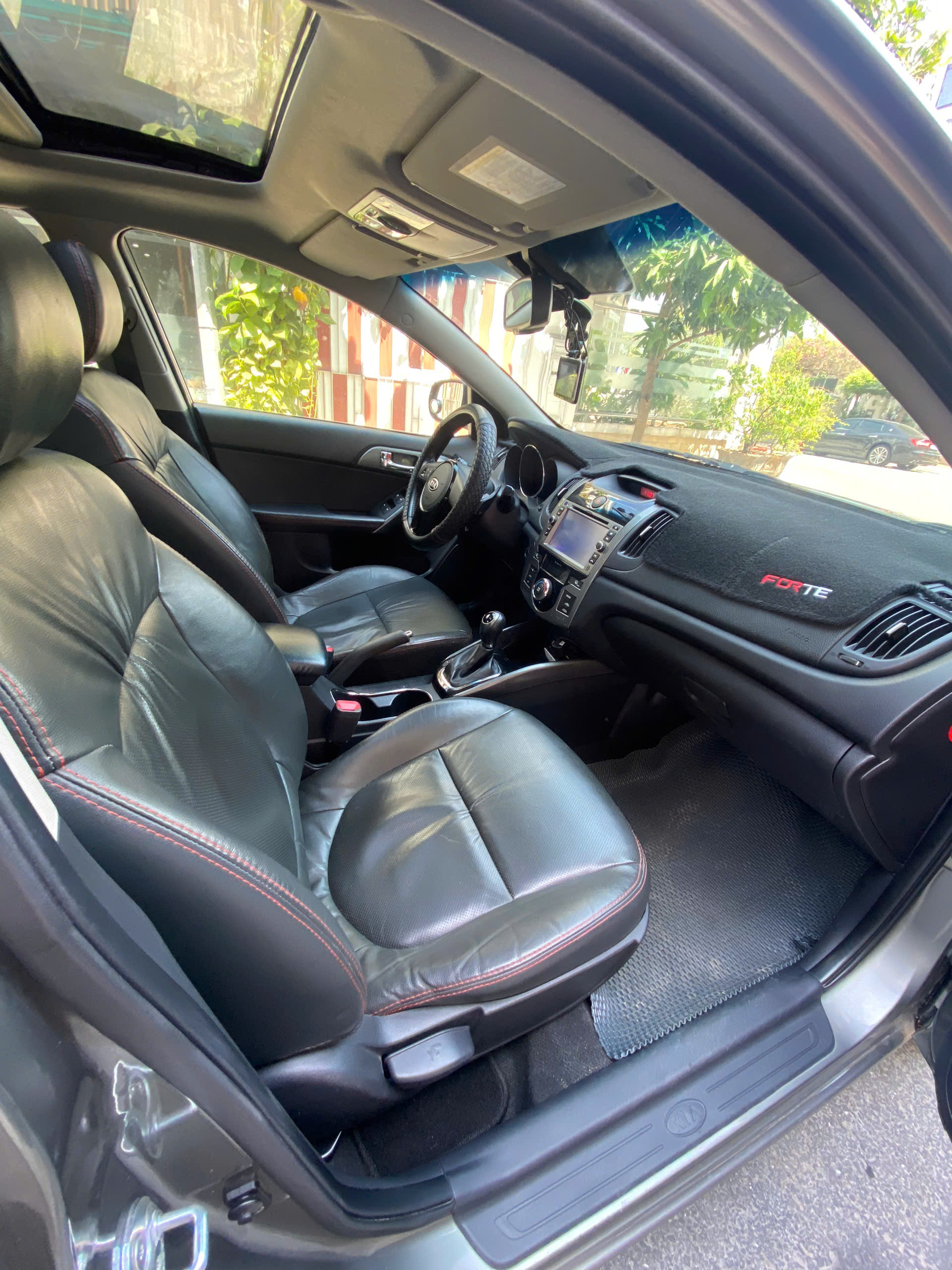 Xe 5 chổ ngồi hạng C, số tự động Kia Forte S 2013