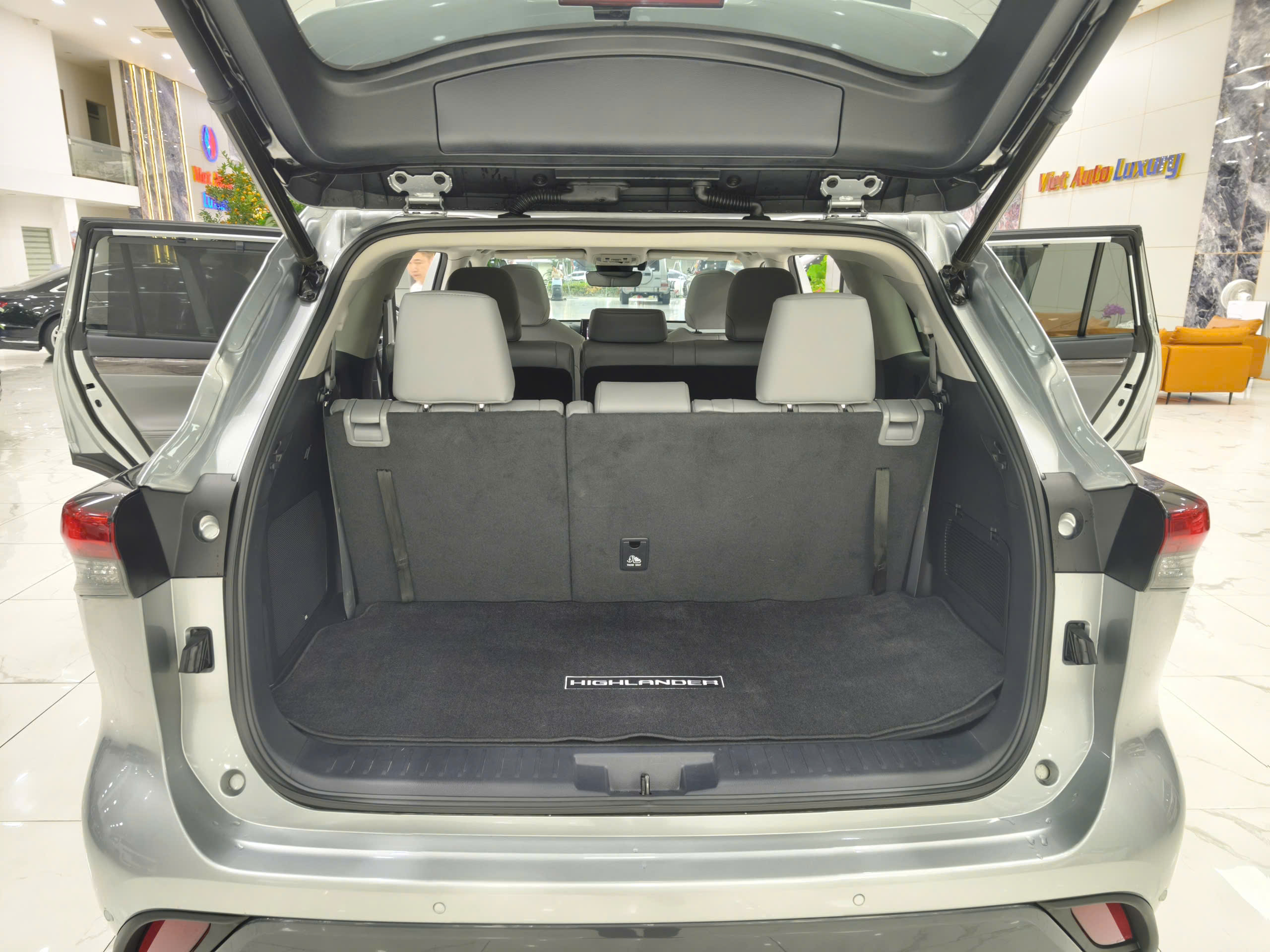 Cần bán xe Toyota Highlander HEV năm sản xuất 2020, màu bạc, nhập khẩu