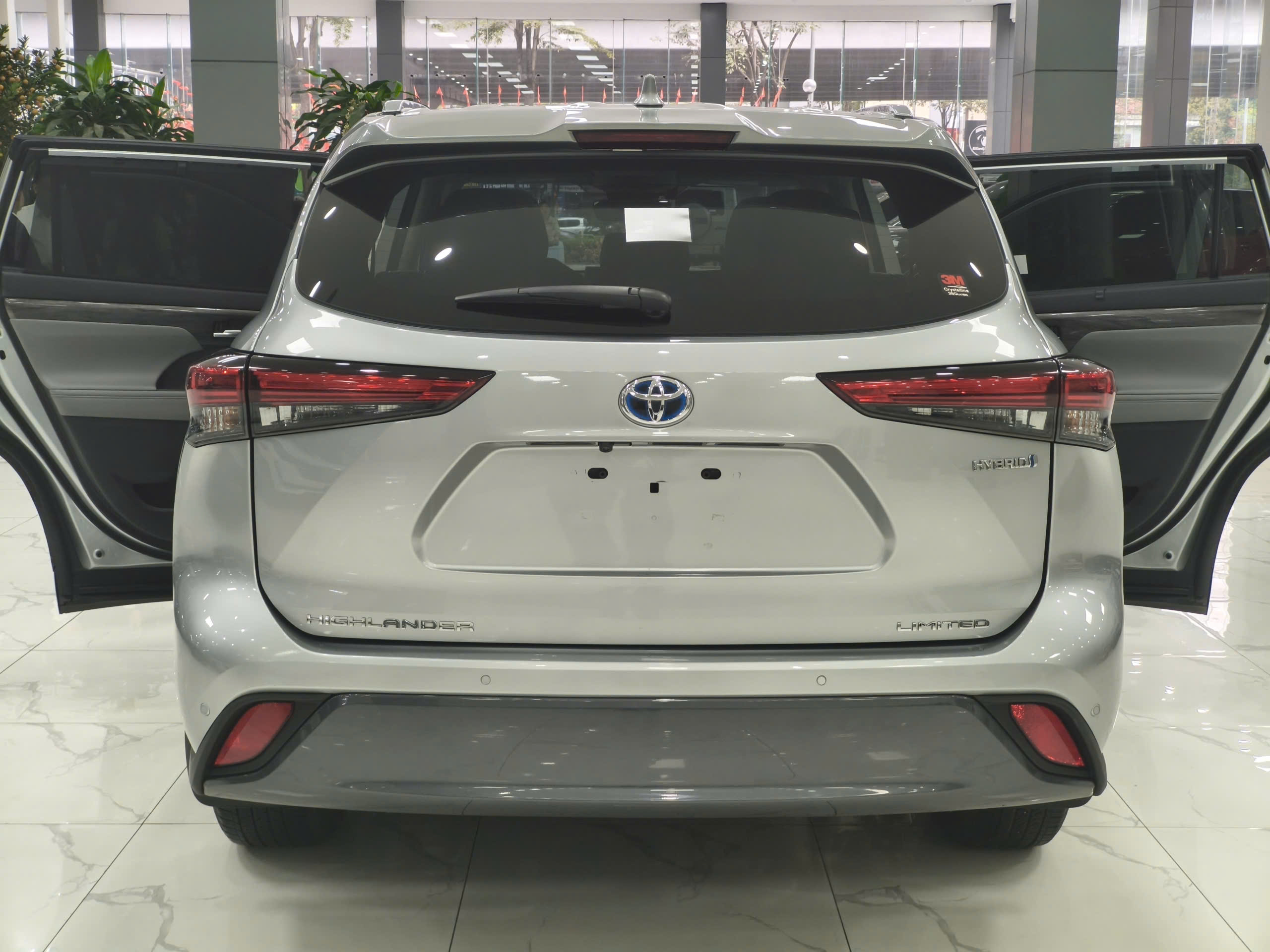 Cần bán xe Toyota Highlander HEV năm sản xuất 2020, màu bạc, nhập khẩu