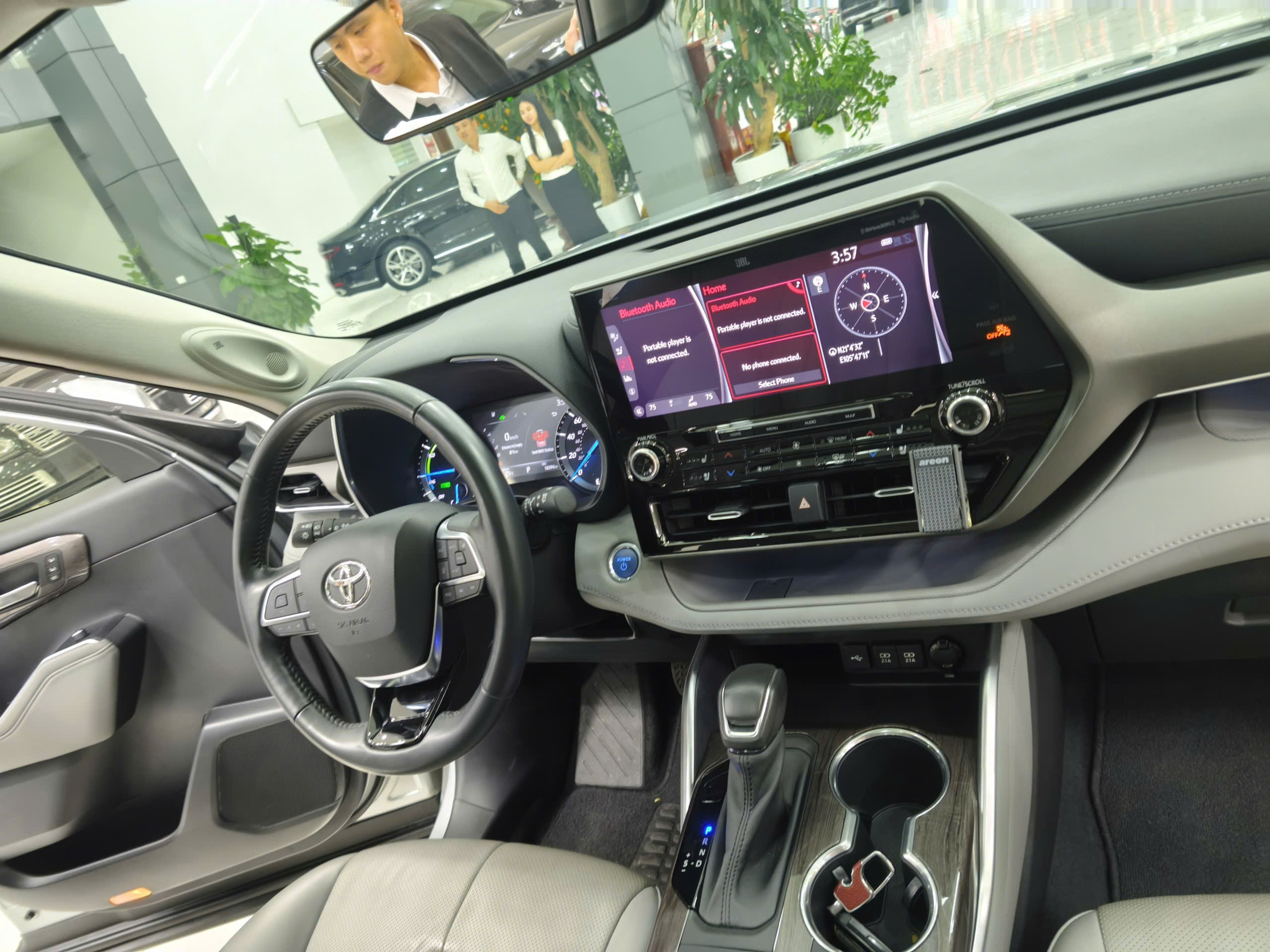 Cần bán xe Toyota Highlander HEV năm sản xuất 2020, màu bạc, nhập khẩu