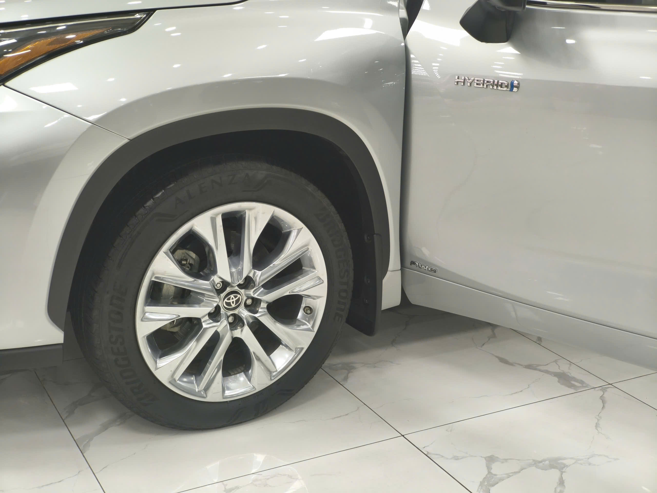 Cần bán xe Toyota Highlander HEV năm sản xuất 2020, màu bạc, nhập khẩu