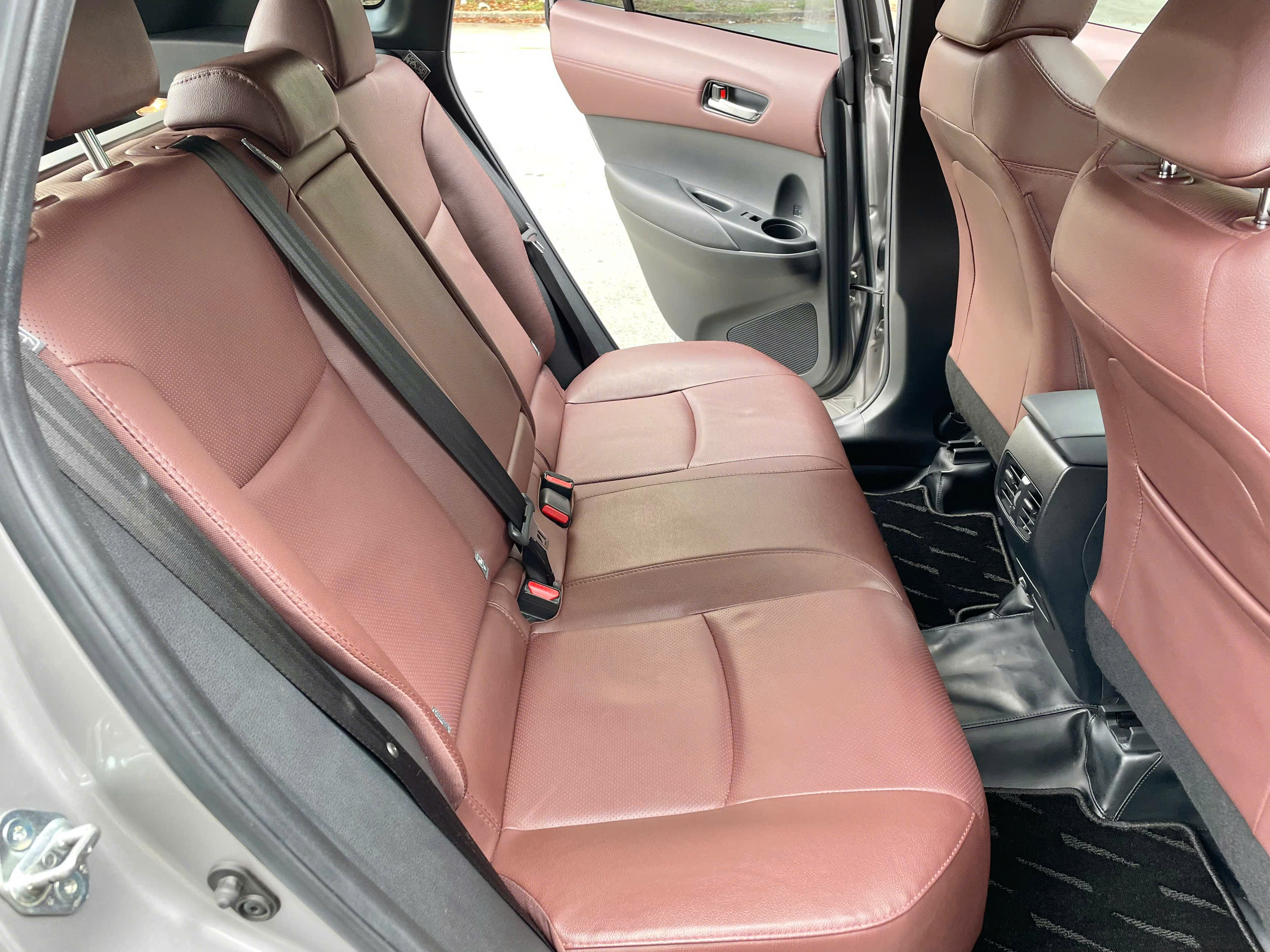 Bán Toyota Corolla Cross 1.8V năm sản xuất 2022, màu bạc, nhập khẩu nguyên chiếc