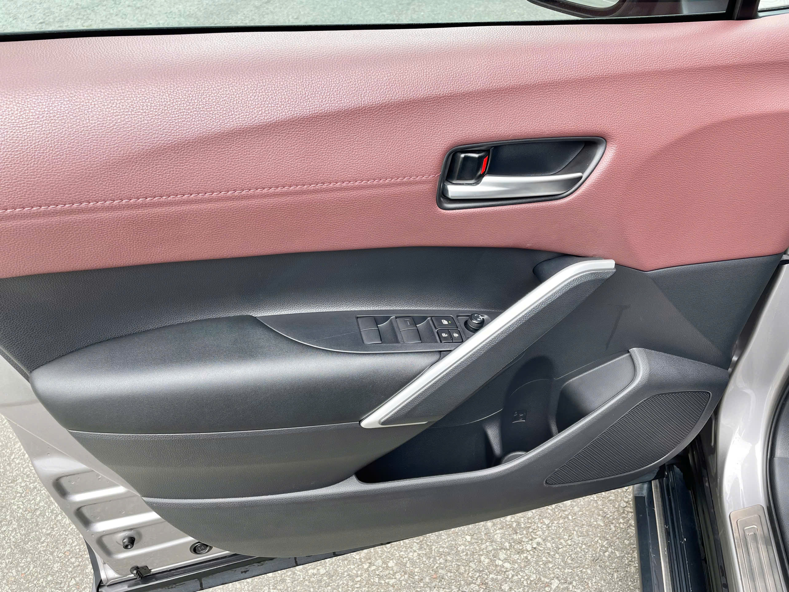 Bán Toyota Corolla Cross 1.8V năm sản xuất 2022, màu bạc, nhập khẩu nguyên chiếc