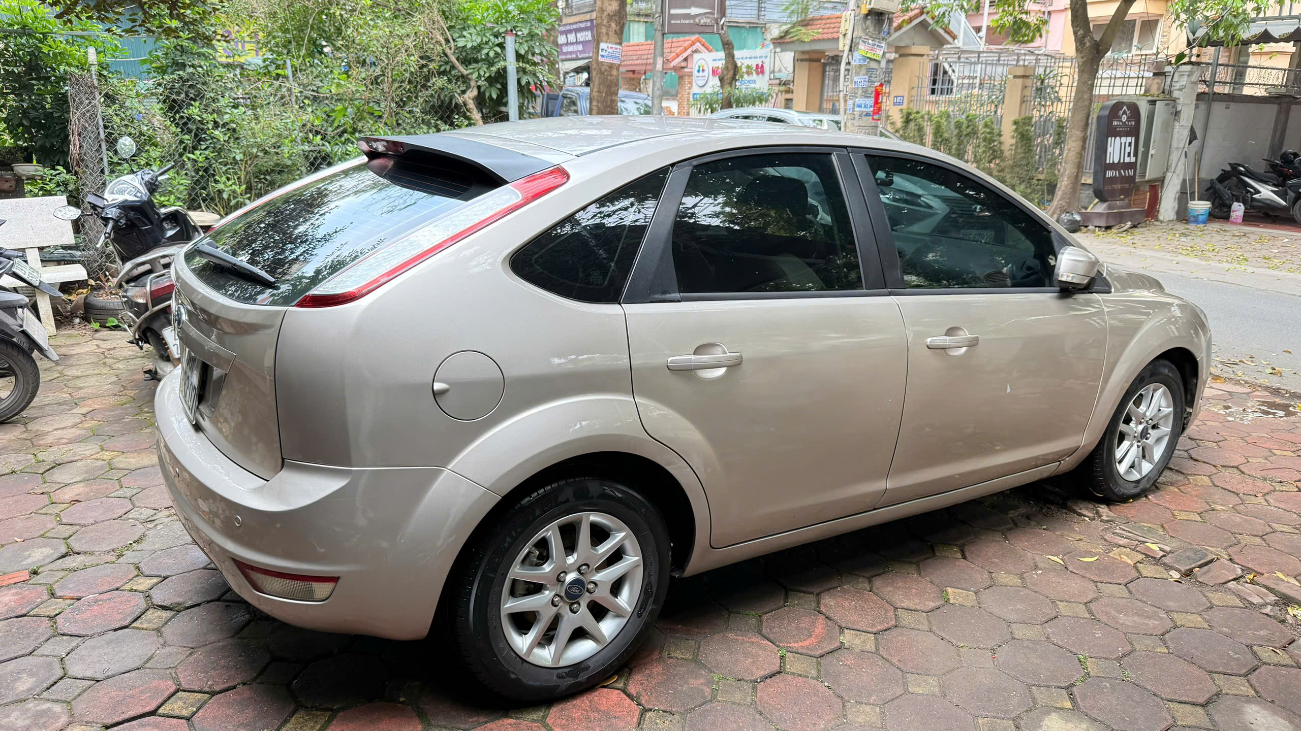 Chính Chủ Bán Ford Focus 2010 - Độ Full Option >300tr