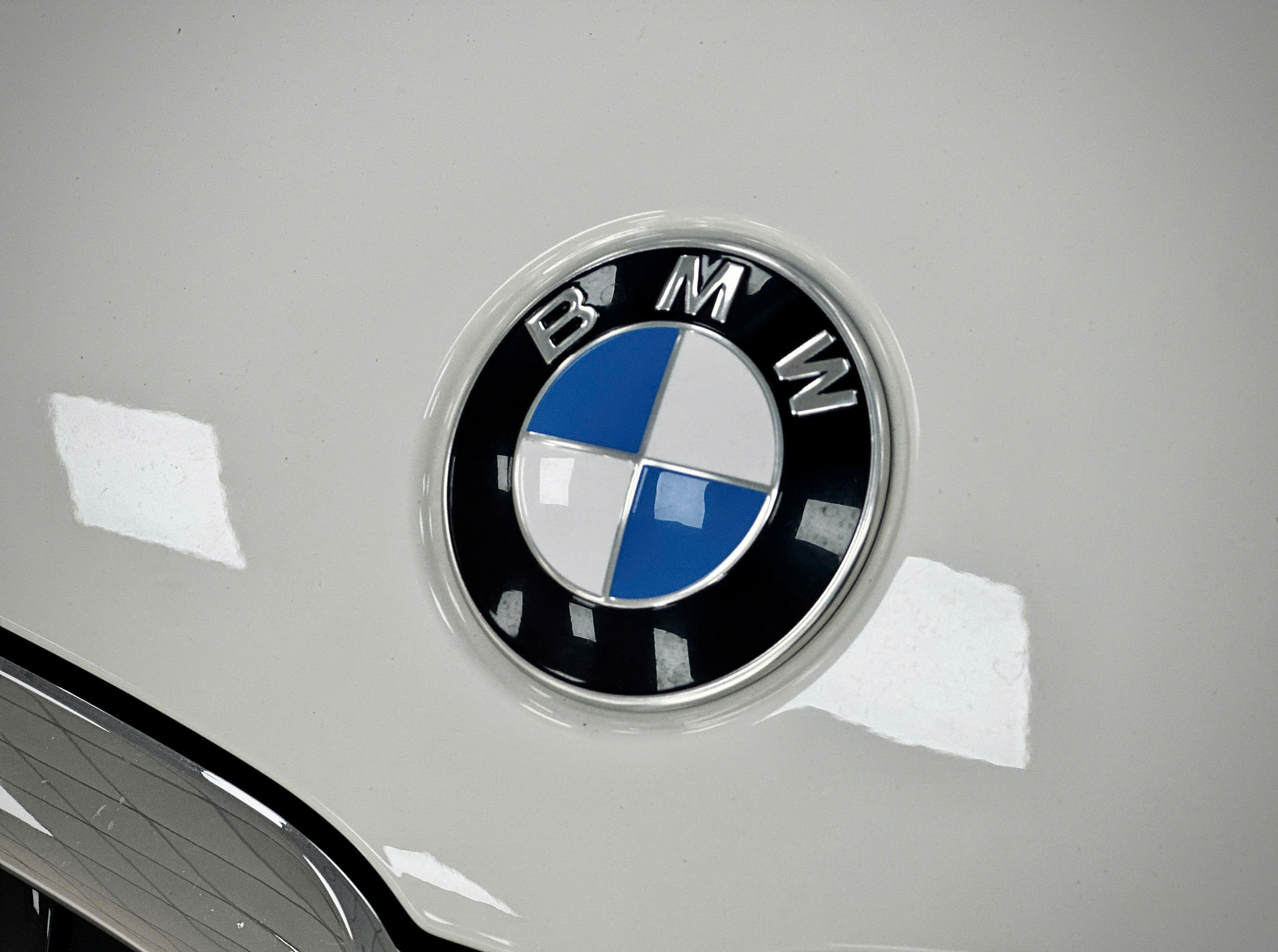 Bán BMW 3 Series 320i Sport Line sản xuất năm 2022, màu trắng, giá tốt