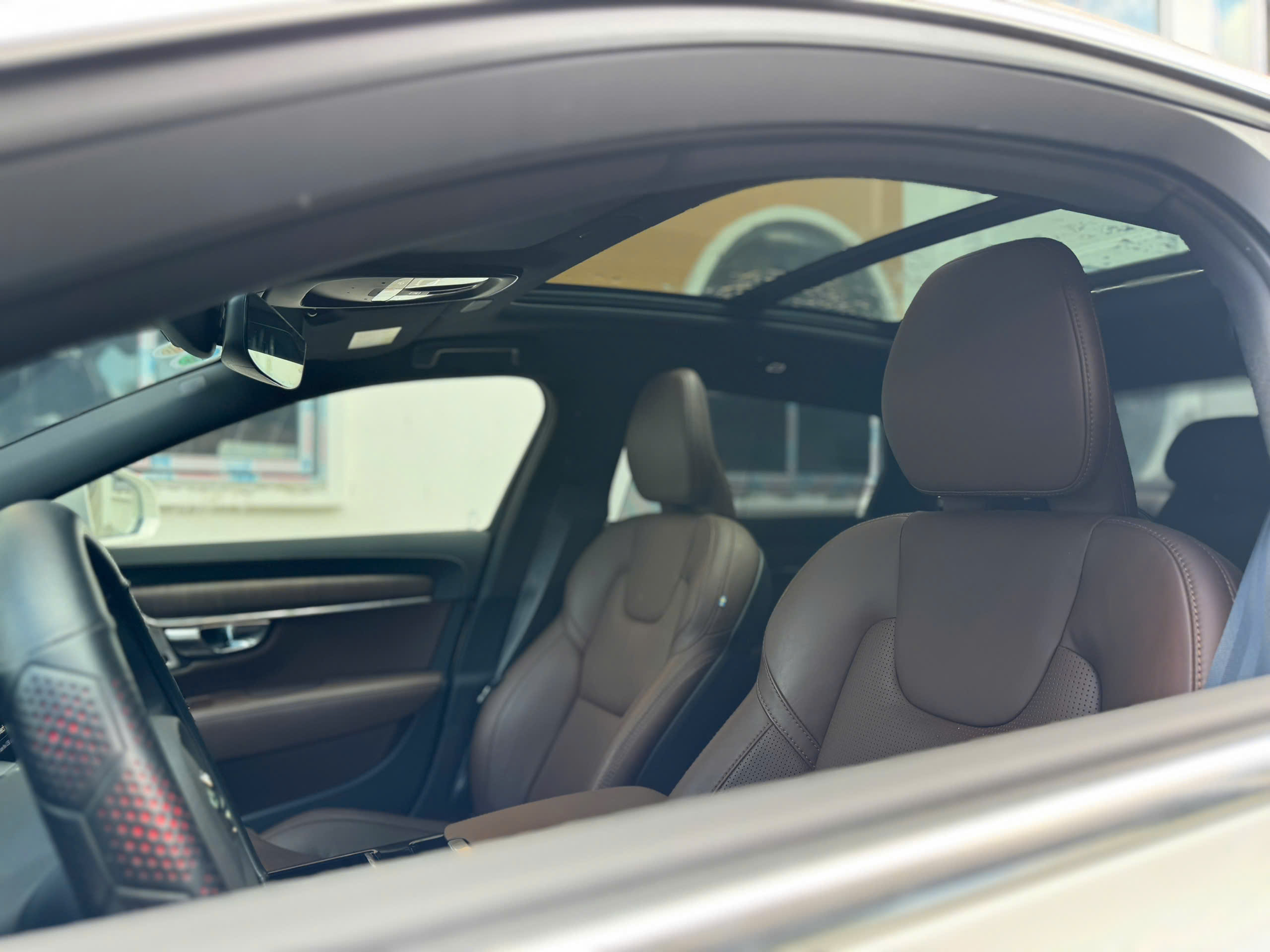 Cần bán Volvo S90 T8 AWD năm sản xuất 2025, màu trắng, nhập khẩu nguyên chiếc, 2.43 tỉ