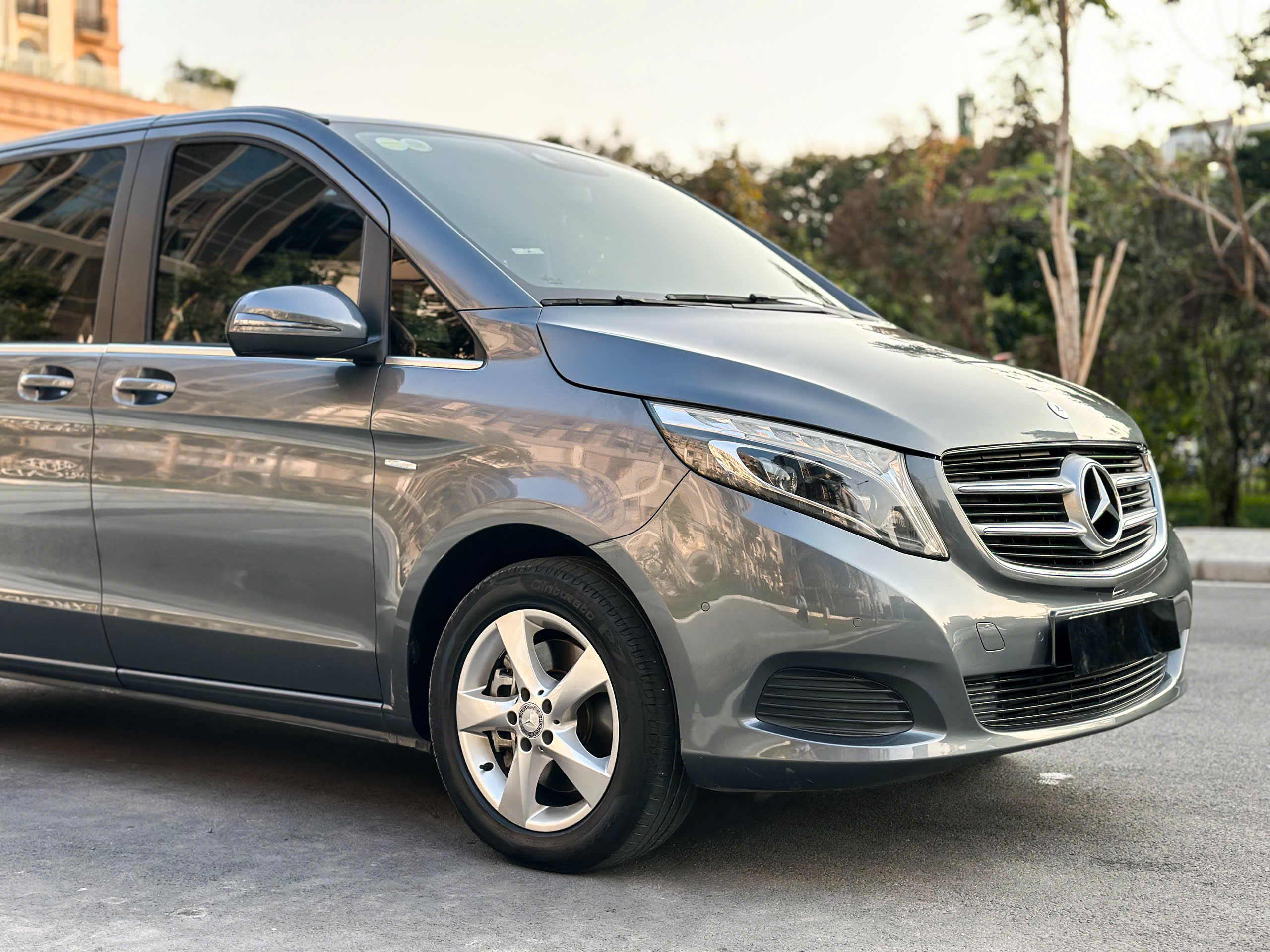 Bán xe Mercedes-Benz V Class V250 Avantgarde sản xuất năm 2016, màu xám (ghi), nhập khẩu nguyên chiếc